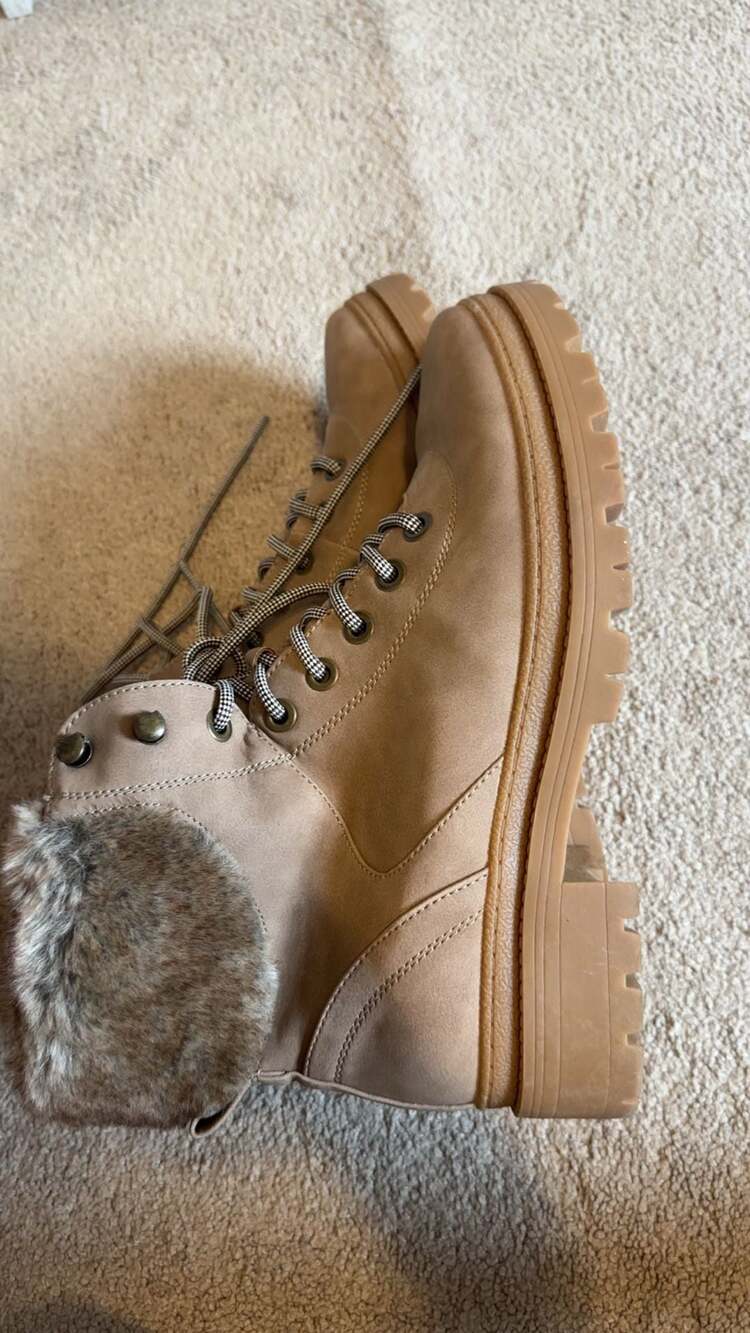 Universal Thread Faux Fur Lined Lug Sole Lace Up Winter Combat Boots Tan Size 11